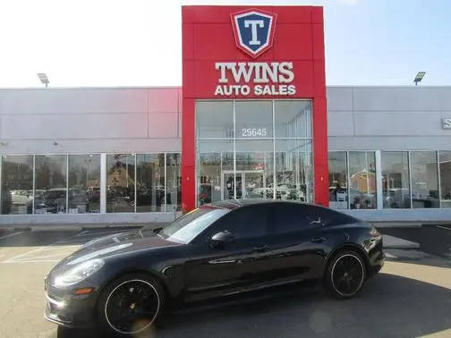 2019 Porsche Panamera  RWD photo