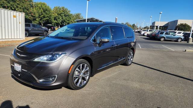 2018 Chrysler Pacifica Minivan Limited FWD photo