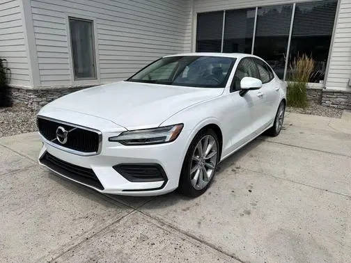 2019 Volvo S60 Momentum FWD photo