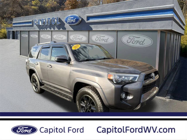 2019 Toyota 4Runner SR5 4WD photo
