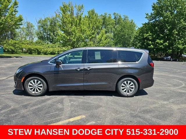 2019 Chrysler Pacifica Minivan Touring Plus FWD photo