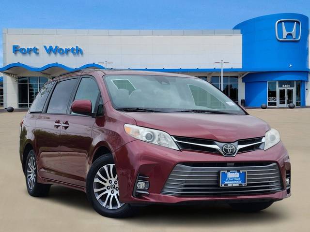2018 Toyota Sienna XLE FWD photo