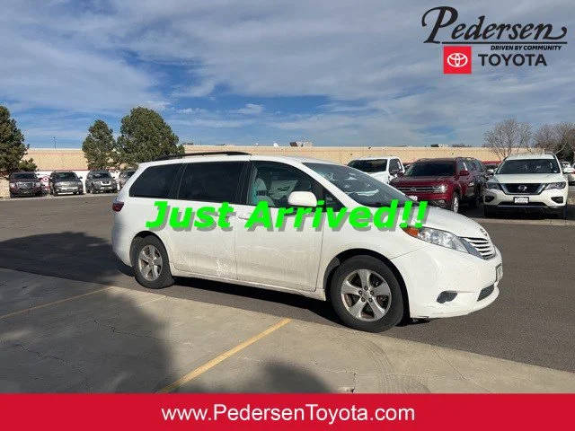 2017 Toyota Sienna LE FWD photo