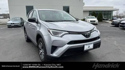 2018 Toyota RAV4 LE FWD photo