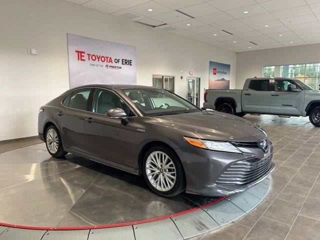2019 Toyota Camry Hybrid XLE FWD photo