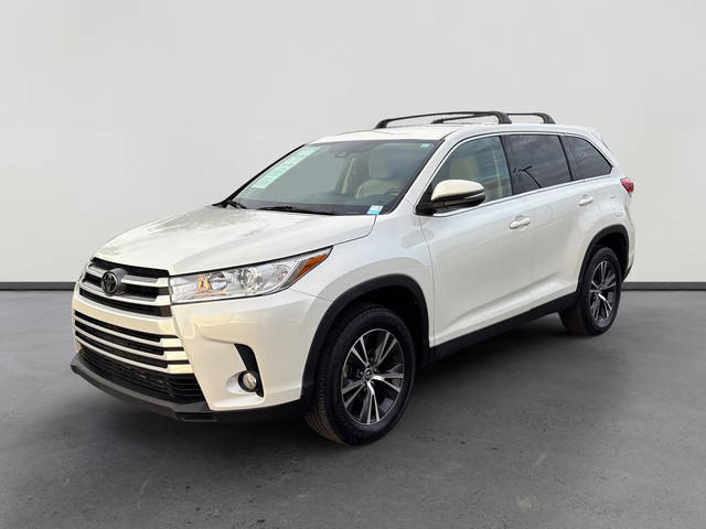 2019 Toyota Highlander LE Plus FWD photo