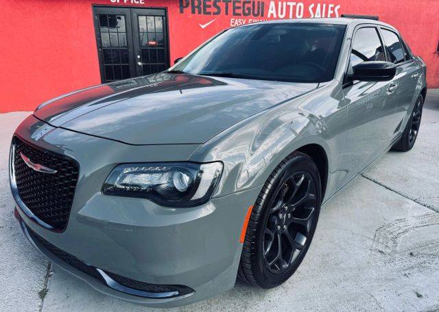 2019 Chrysler 300 Touring RWD photo