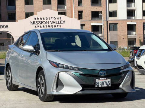2019 Toyota Prius Prime Plus FWD photo