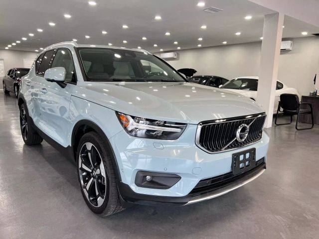 2019 Volvo XC40 Momentum AWD photo