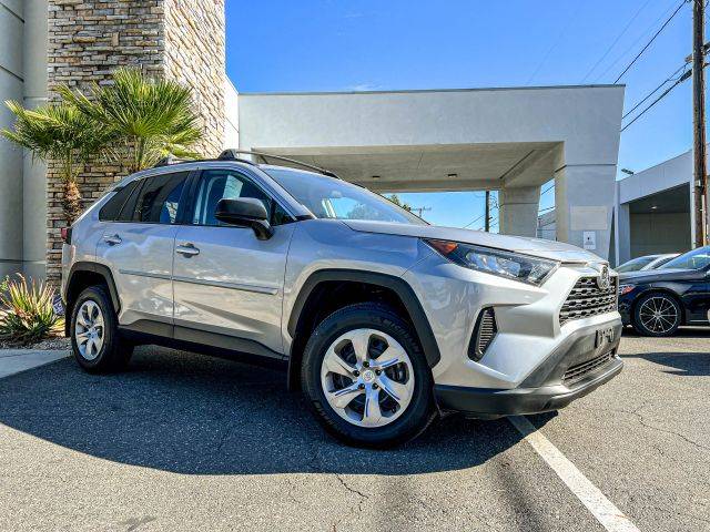 2019 Toyota RAV4 LE FWD photo