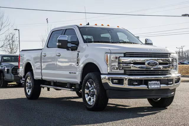 2019 Ford F-350 Super Duty LARIAT 4WD photo