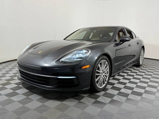 2019 Porsche Panamera  RWD photo