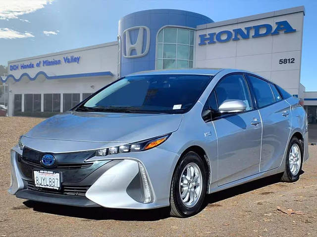 2019 Toyota Prius Prime Plus FWD photo