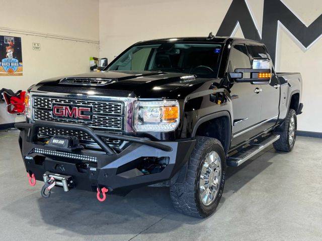 2019 GMC Sierra 2500HD Denali 4WD photo