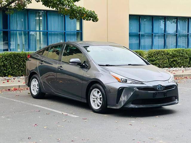 2019 Toyota Prius LE FWD photo