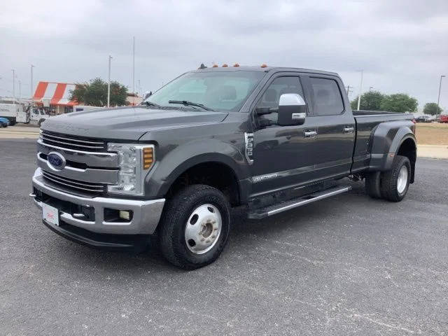 2019 Ford F-350 Super Duty LARIAT 4WD photo