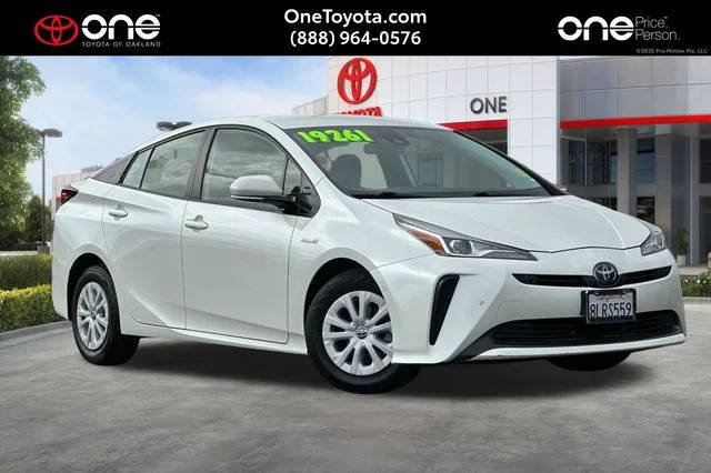 2019 Toyota Prius LE FWD photo