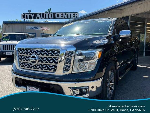 2017 Nissan Titan SL RWD photo