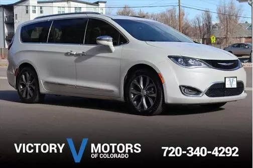 2017 Chrysler Pacifica Minivan Limited FWD photo