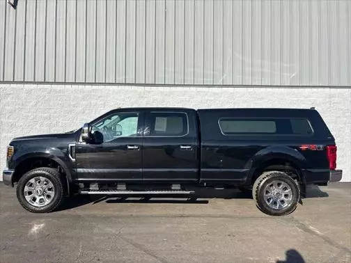 2019 Ford F-350 Super Duty LARIAT 4WD photo