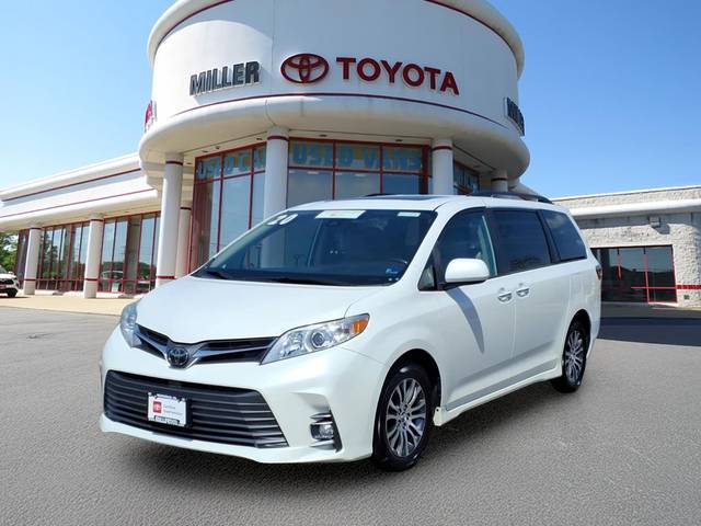 2020 Toyota Sienna XLE Premium FWD photo