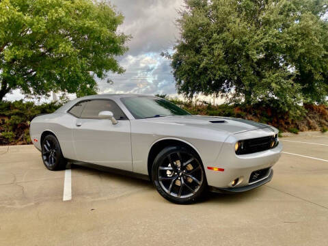 2019 Dodge Challenger SXT RWD photo