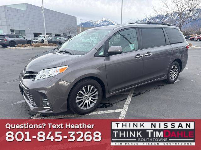 2020 Toyota Sienna XLE FWD photo