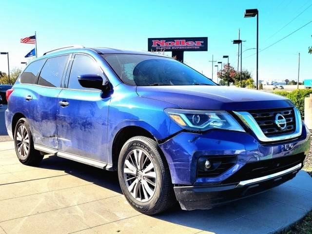 2018 Nissan Pathfinder SV 4WD photo