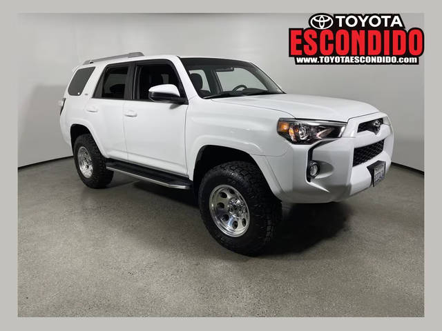 2018 Toyota 4Runner SR5 4WD photo