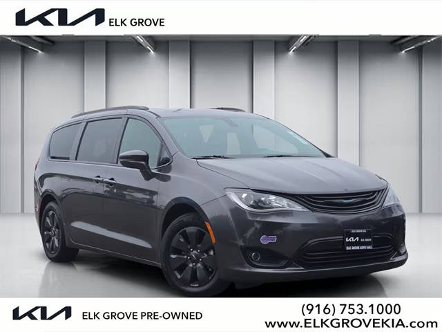 2019 Chrysler Pacifica Minivan Hybrid Limited FWD photo