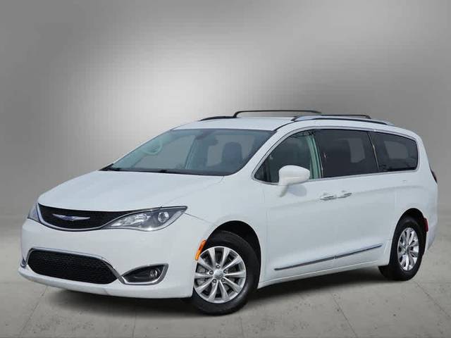 2019 Chrysler Pacifica Minivan Touring L FWD photo