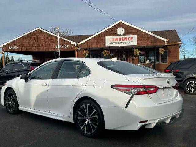 2019 Toyota Camry SE FWD photo