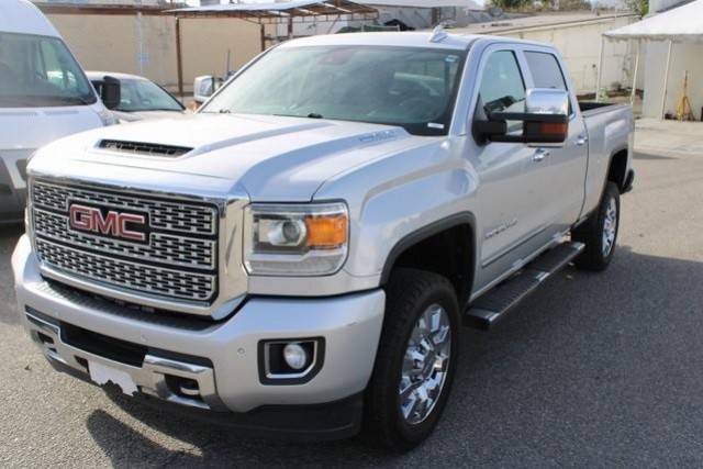 2019 GMC Sierra 2500HD Denali 4WD photo