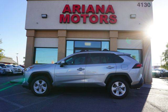 2019 Toyota RAV4 XLE FWD photo