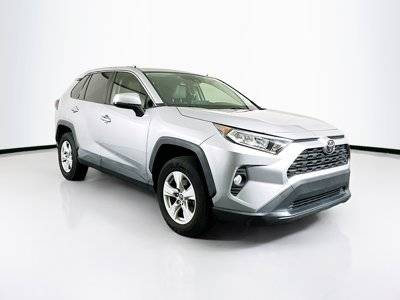 2019 Toyota RAV4 XLE FWD photo