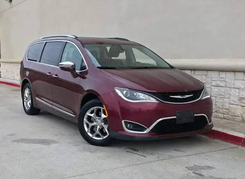 2018 Chrysler Pacifica Minivan Limited FWD photo