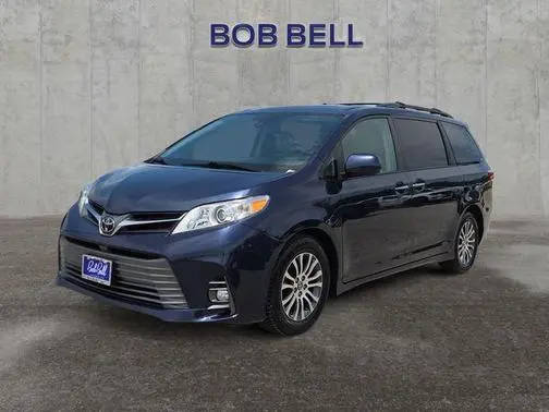 2018 Toyota Sienna XLE FWD photo