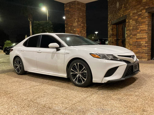 2019 Toyota Camry Hybrid SE FWD photo