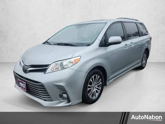 2020 Toyota Sienna XLE FWD photo