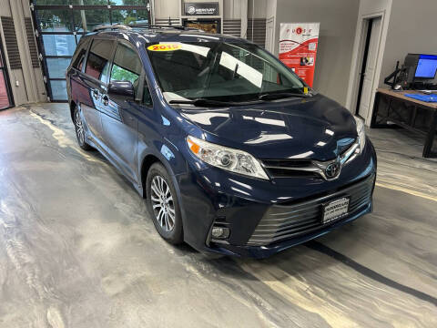 2019 Toyota Sienna XLE Auto Access Seat FWD photo