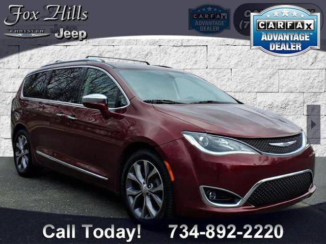 2019 Chrysler Pacifica Minivan Limited FWD photo