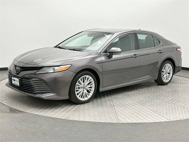 2019 Toyota Camry Hybrid XLE FWD photo
