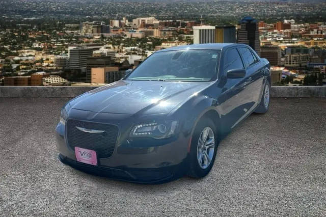 2019 Chrysler 300 Touring RWD photo