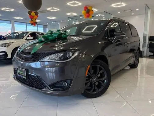 2019 Chrysler Pacifica Minivan Limited FWD photo