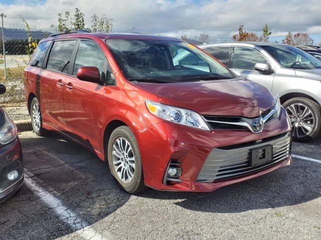 2020 Toyota Sienna XLE FWD photo