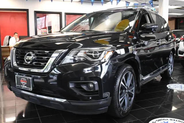 2019 Nissan Pathfinder Platinum 4WD photo