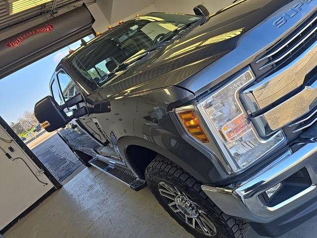 2019 Ford F-350 Super Duty LARIAT 4WD photo