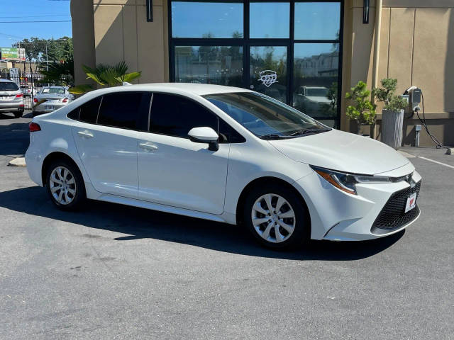 2020 Toyota Corolla LE FWD photo
