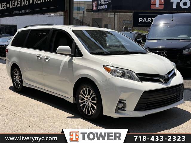 2018 Toyota Sienna XLE FWD photo