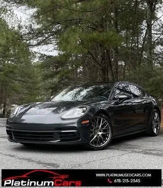2019 Porsche Panamera RWD photo